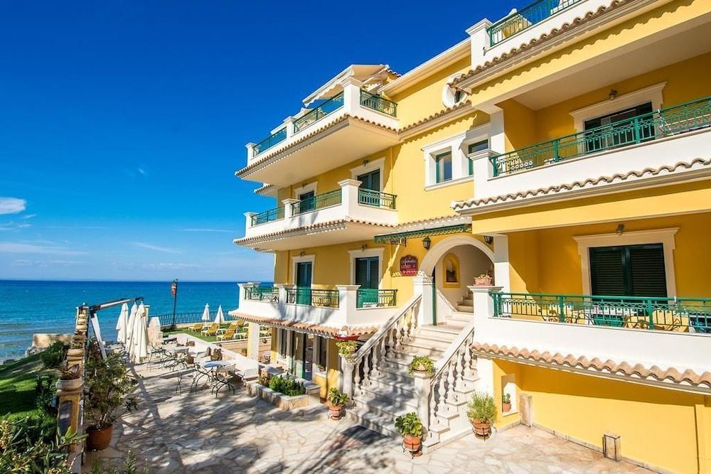 Andreolas Luxury Suites Циливи Екстериор снимка