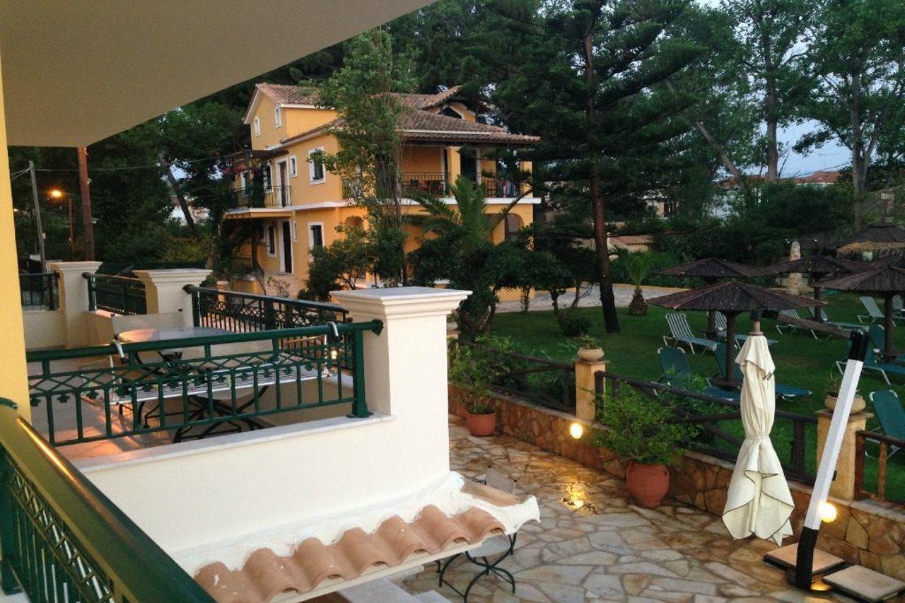 Andreolas Luxury Suites Циливи Екстериор снимка